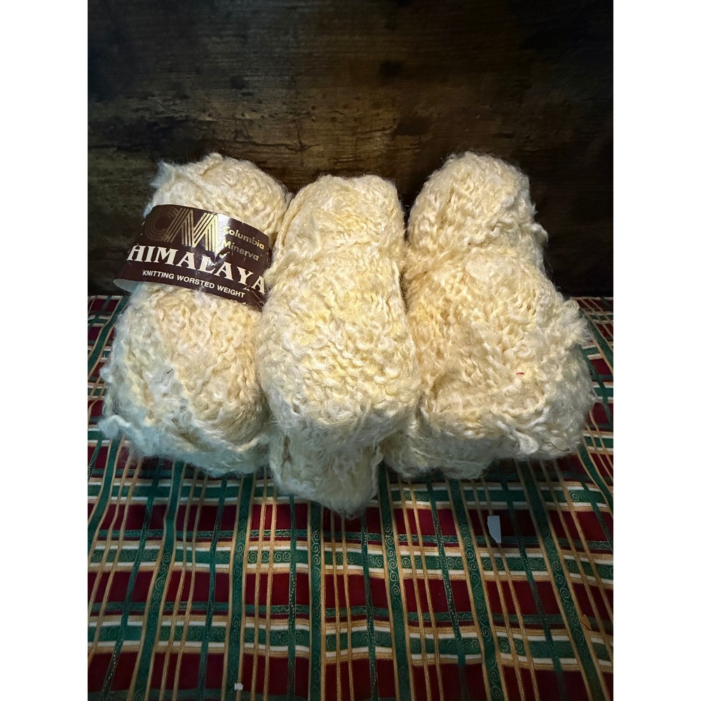 Columbia Minerva Himalaya Yarn Blonde Worsted Weight Boucle Lot 1395 E0113